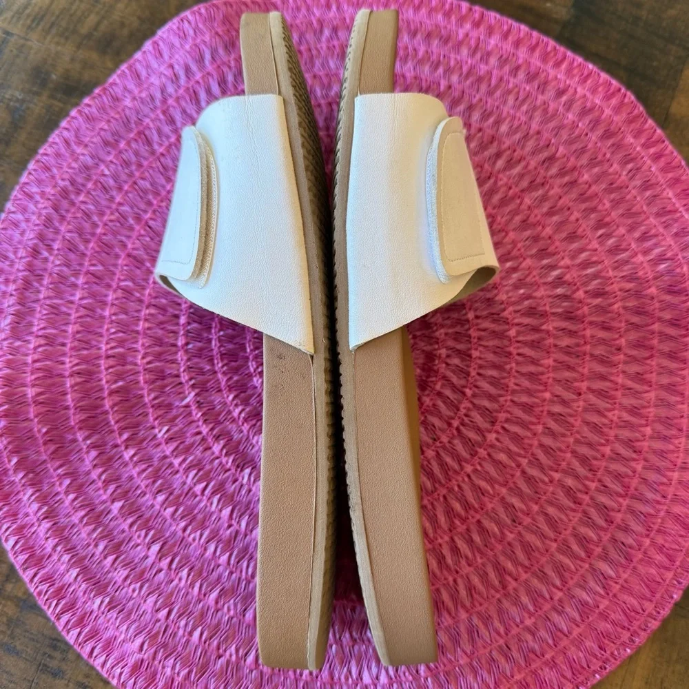 Billabong Women's White Slide Sandals with Tan Footbed - Size 10